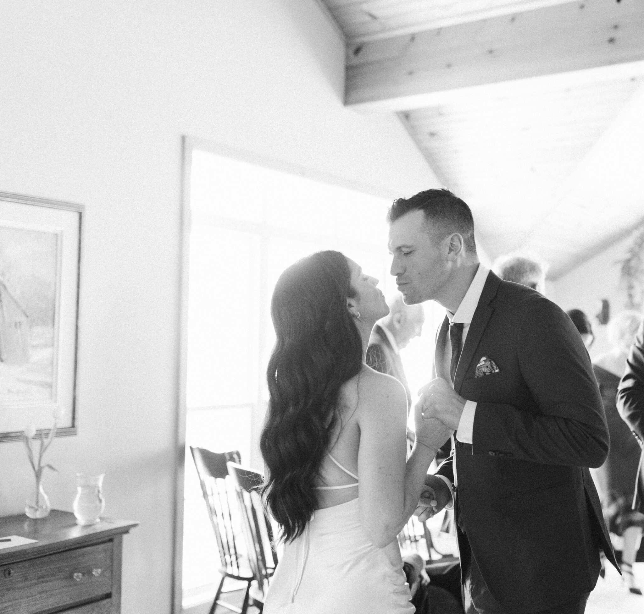 Small Winter Wedding in Ontario maryzitapayne.ca